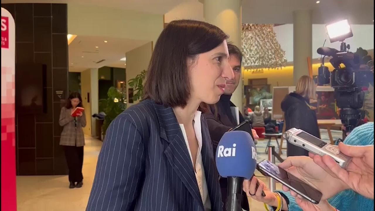 Elly Schlein da Bruxelles: "Sui migranti il governo fa le domande sbagliate all'Ue"