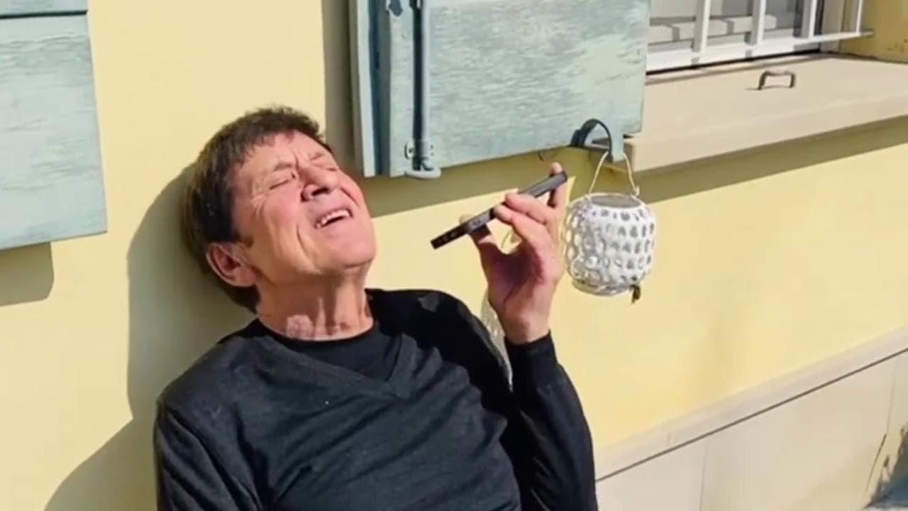 Gianni Morandi omaggia Tananai: ecco la sua versione di "Tango"