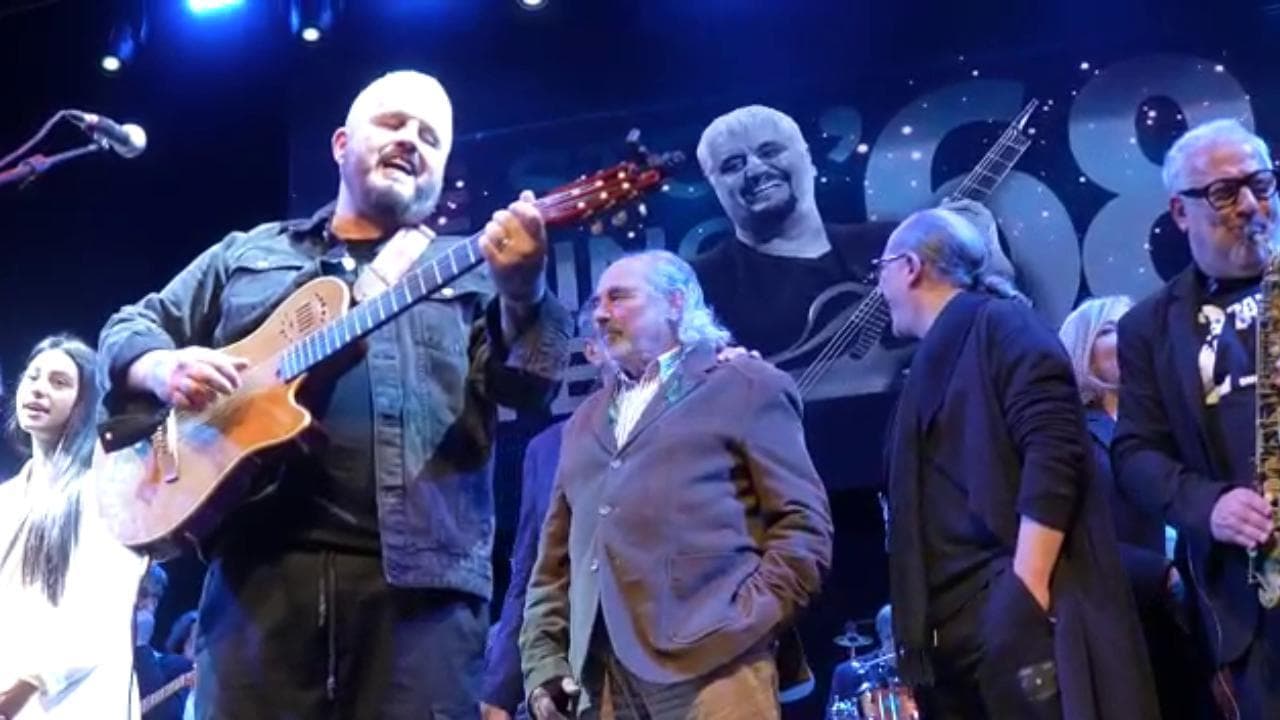 Pino Daniele l'omaggio di Clementino: "Saluto Massimo, Totò e pure Eduardo"/Video 3
