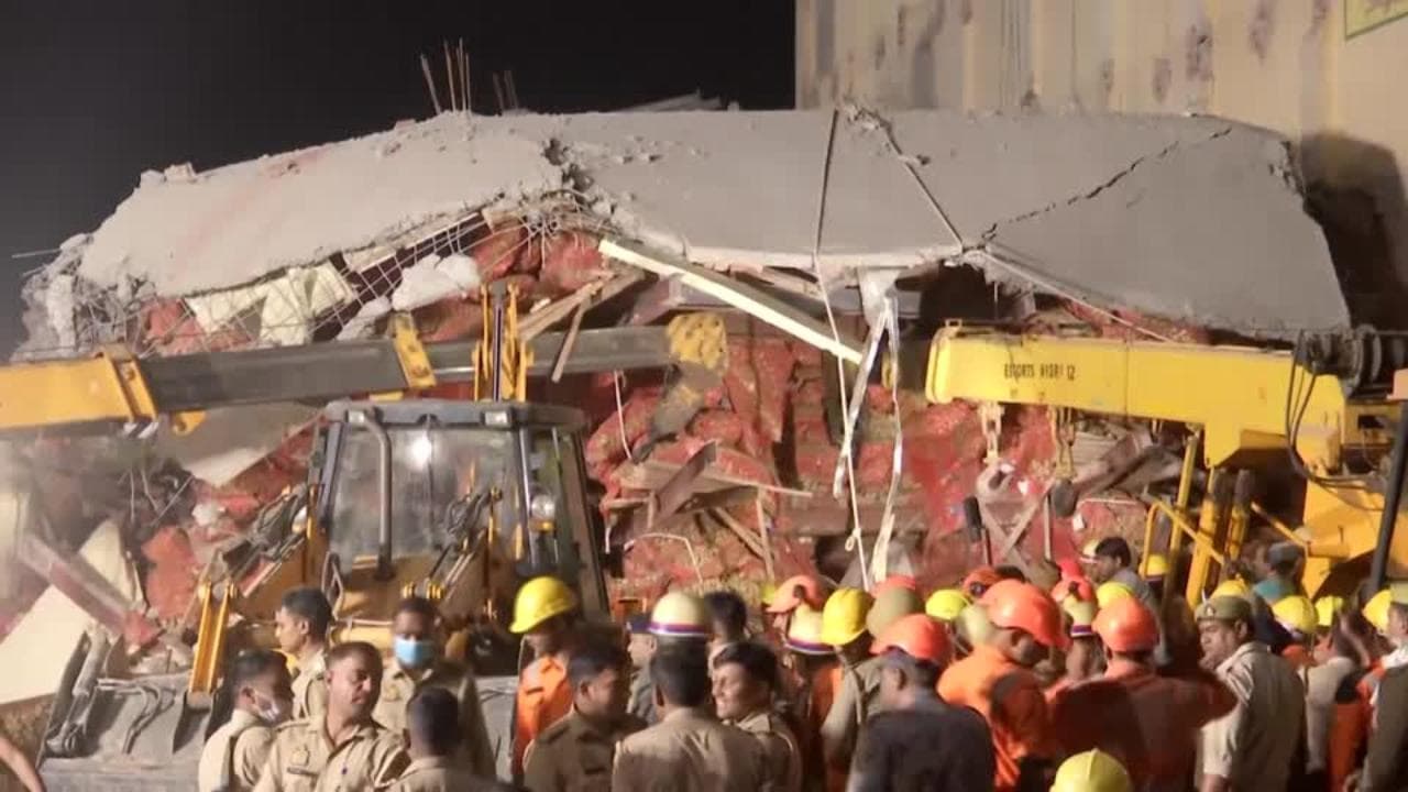 India, migliaia di chili di patate seppelliscono decine di persone