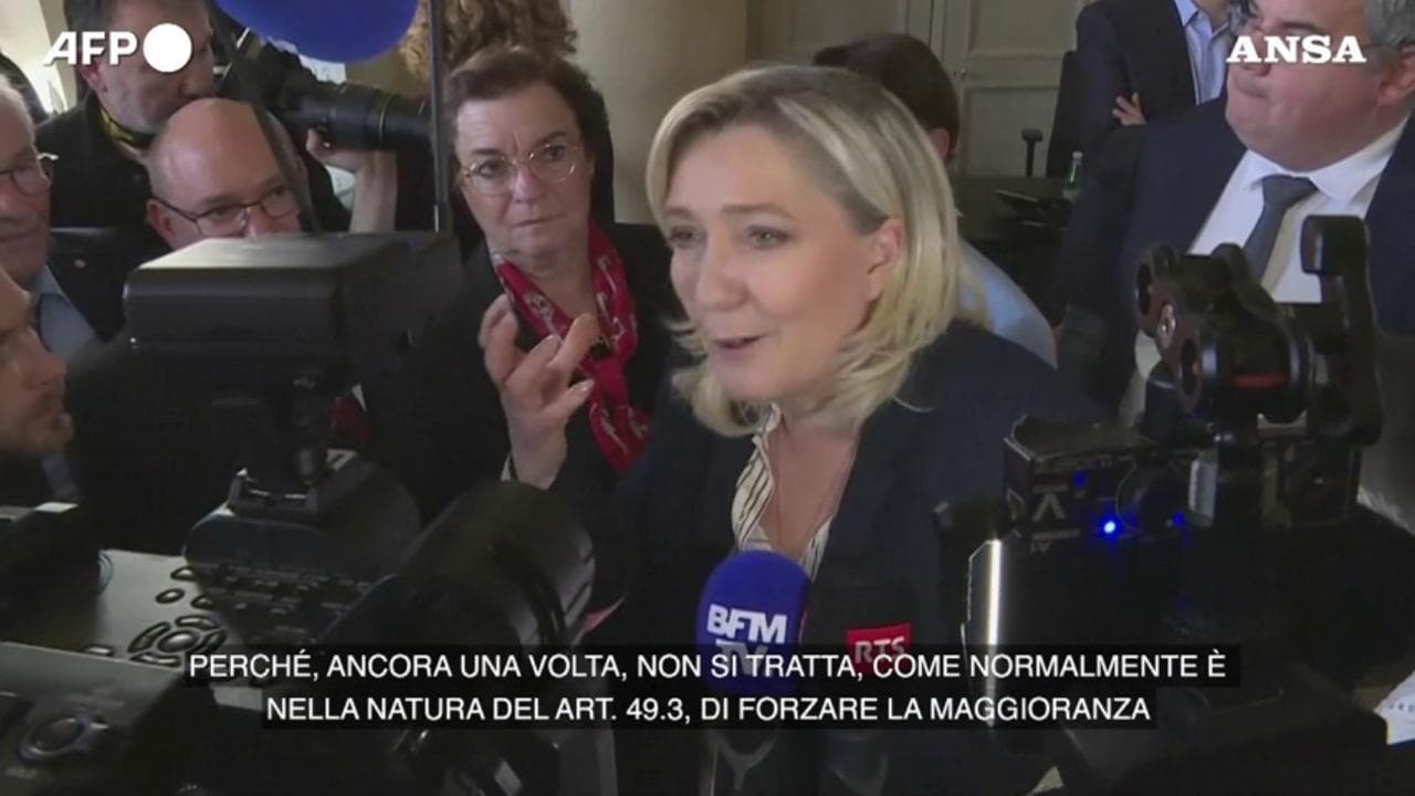 Francia, Le Pen: "L'art. 49.3 sul testo della riforma delle pensioni è inammissibile"
