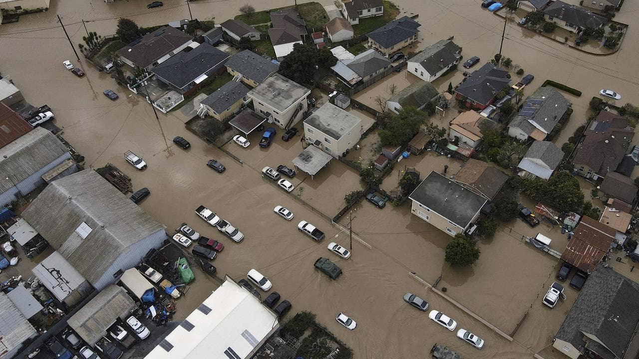 California, la città viene sommersa dall'alluvione: le immagini dall'alto