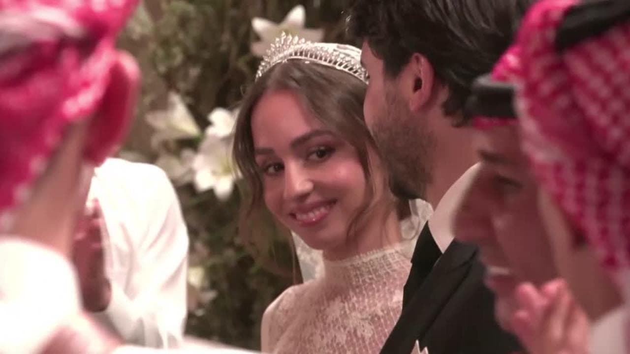 Tutto come in una fiaba, la splendida principessa Iman di Giordania sposa il bancario Thermiotis