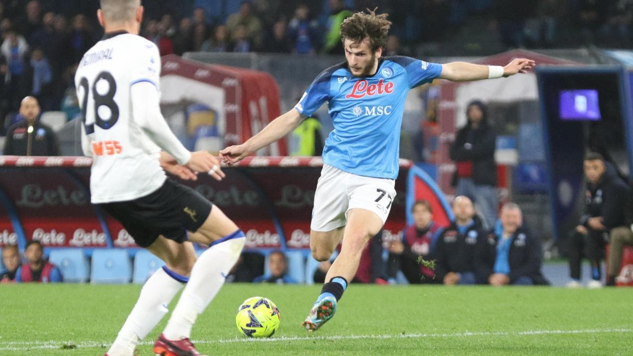 Napoli-Atalanta, il gol alla Maradona di Kvaratskhelia contro otto giocatori avversari