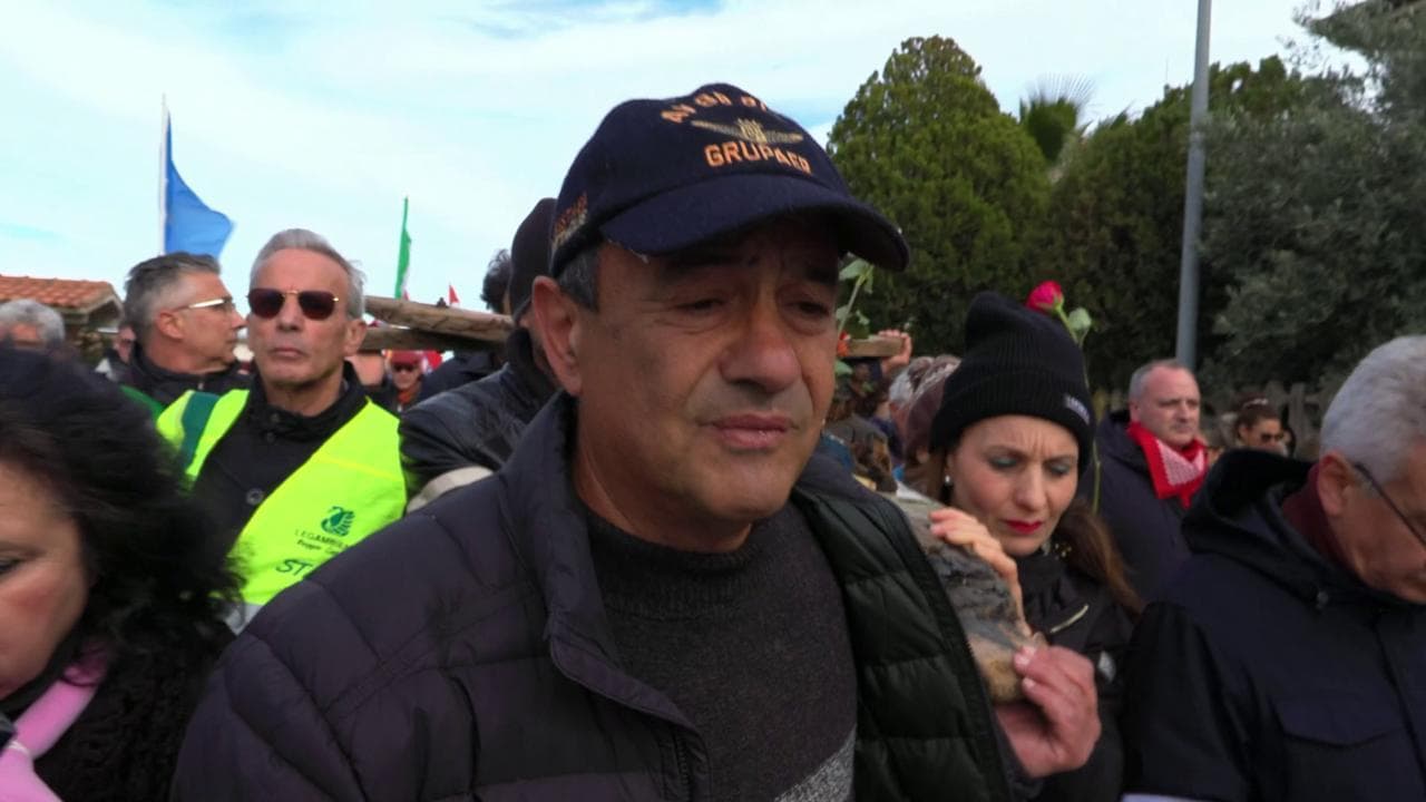 Migranti, Mimmo Lucano: "I ministri a Cutro solo per non perdere il consenso politico"