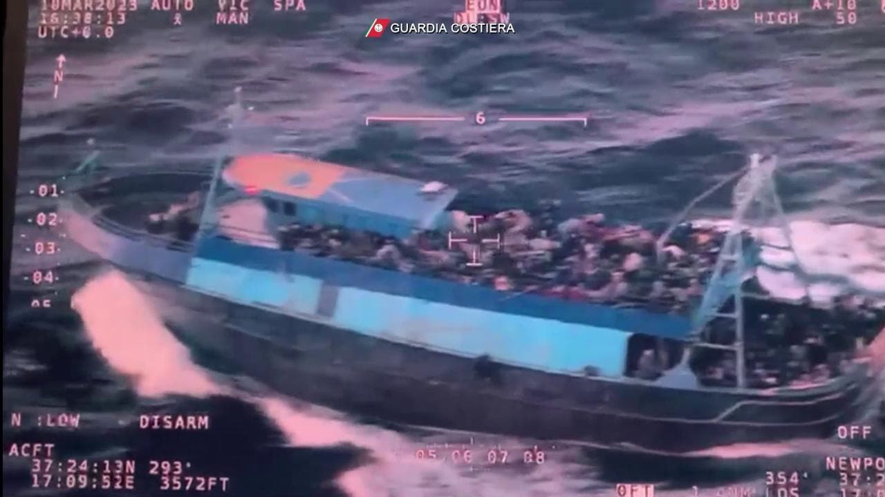 Ancora soccorsi al largo della Calabria, il video della Guardia costiera
