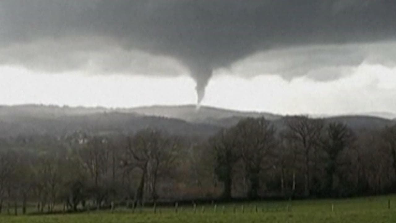 Paura in Francia, tornado si abbatte su un villaggio della Creuse