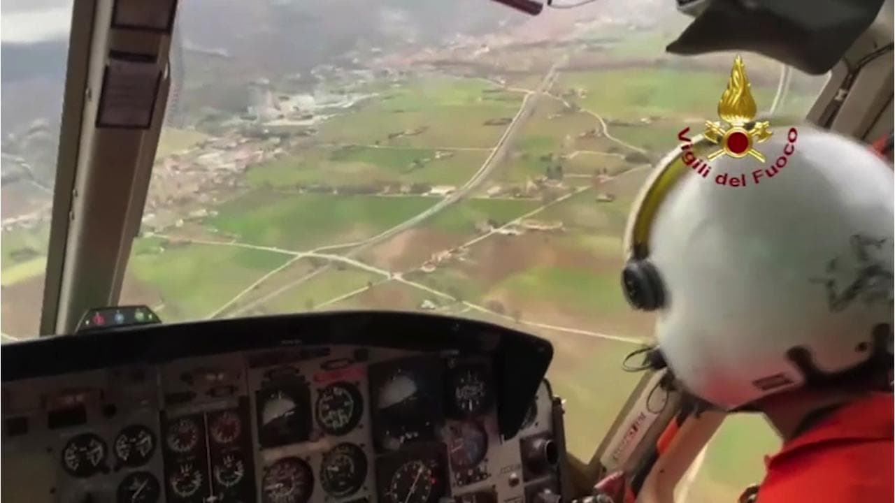 Terremoto in Umbria, la ricognizione aerea dei vigili del fuoco