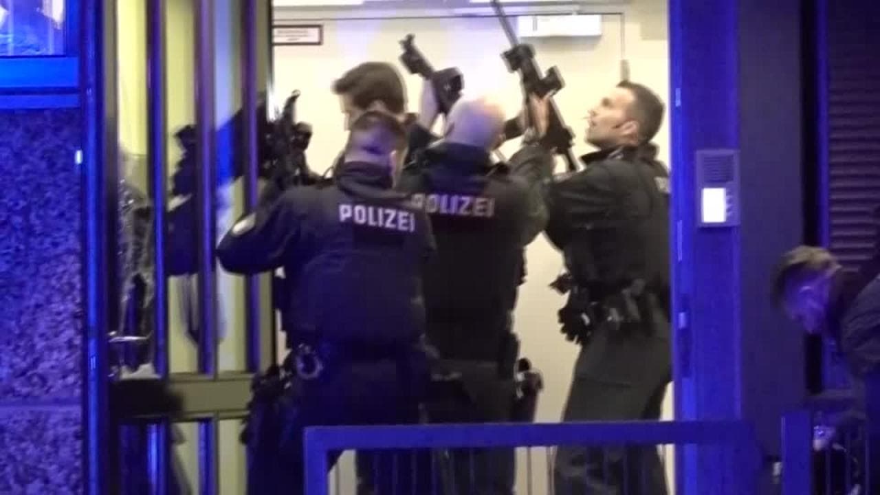 Amburgo, strage tra i Testimoni di Geova: il momento dell'irruzione della polizia