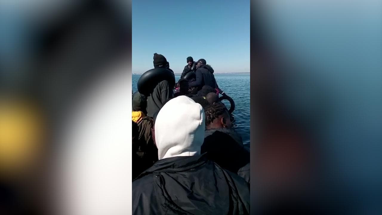 Tunisia, la Guardia costiera preleva i motori dai barconi e lascia i migranti alla deriva