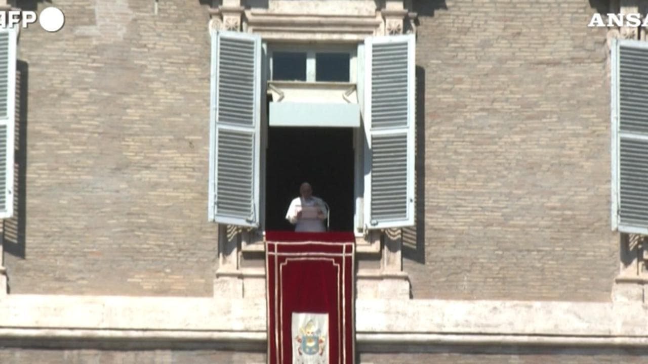 Naufragio di Cutro, il Papa: "Grazie alla popolazione locale, basta sangue nel Mediterraneo"
