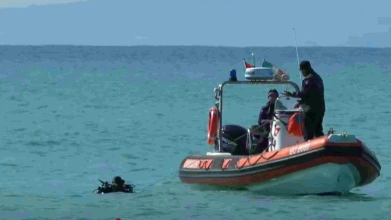 Naufragio, a Botricello,riprese le ricerche in mare di altri corpi: in azione i reparti sommozzatori