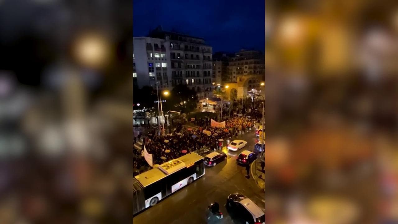 Grecia, ancora proteste contro il governo per il disastro ferroviario: la manifestazione a Salonicco