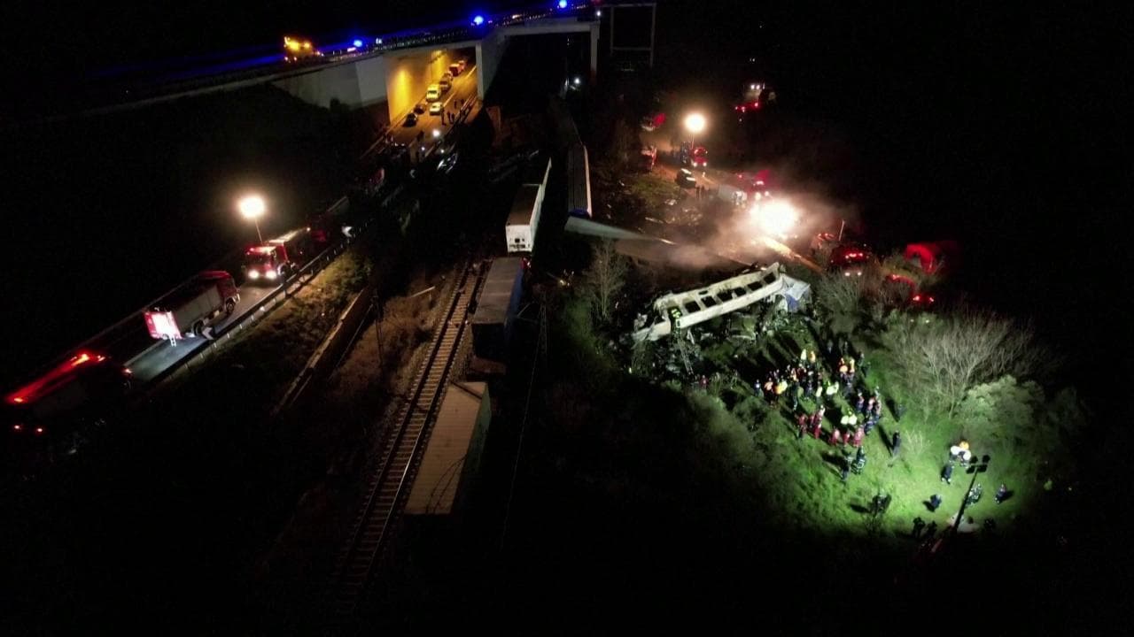 Grecia, scontro fra treni: il luogo dell'incidente visto da drone