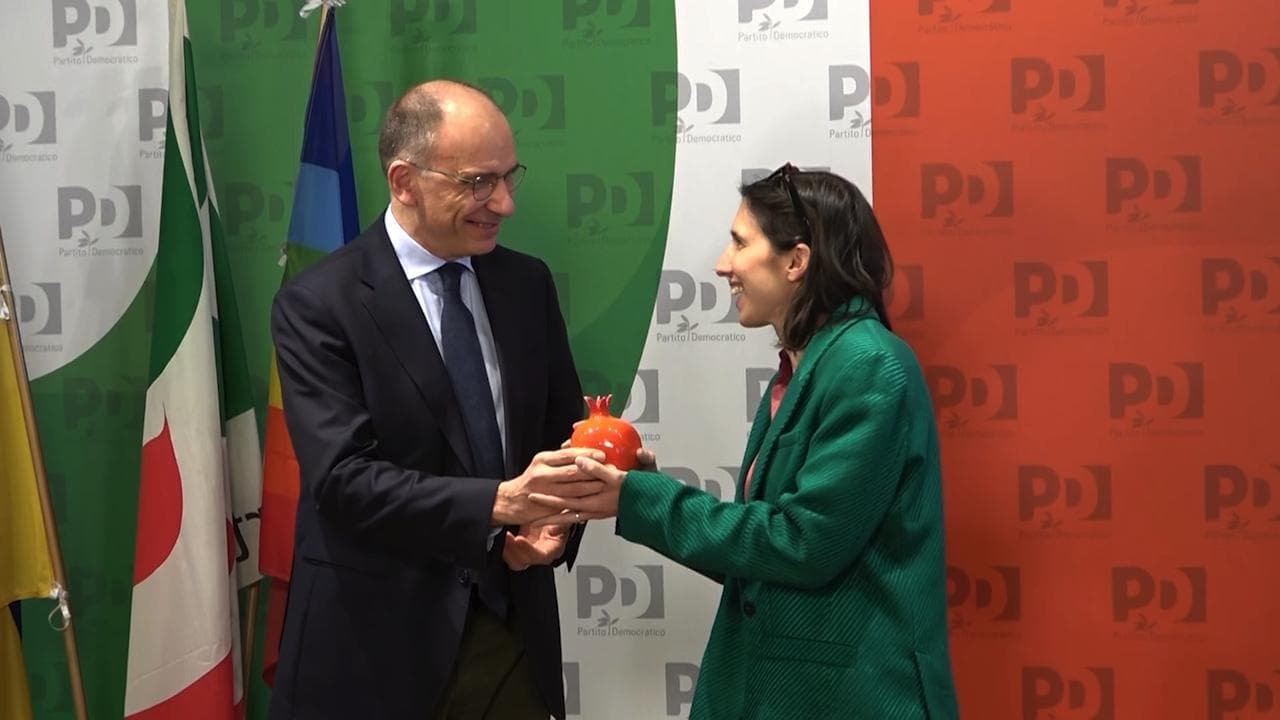 Pd, passaggio di consegne Letta-Schlein. La nuova segretaria: "Massimo impegno per l'unità"
