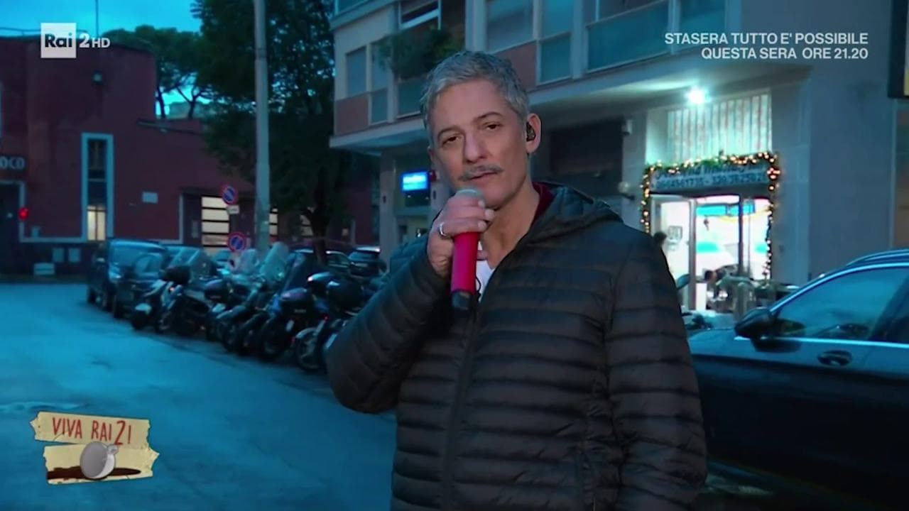 Costanzo, Fiorello canta "Se telefonando". L'omaggio commosso a VivaRai2