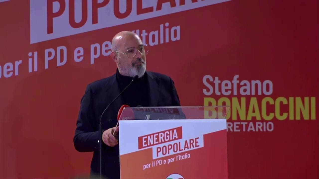 Primarie Pd, il discorso di Bonaccini dopo i risultati: "Un abbraccio a Elly, ora aiutiamola insieme"