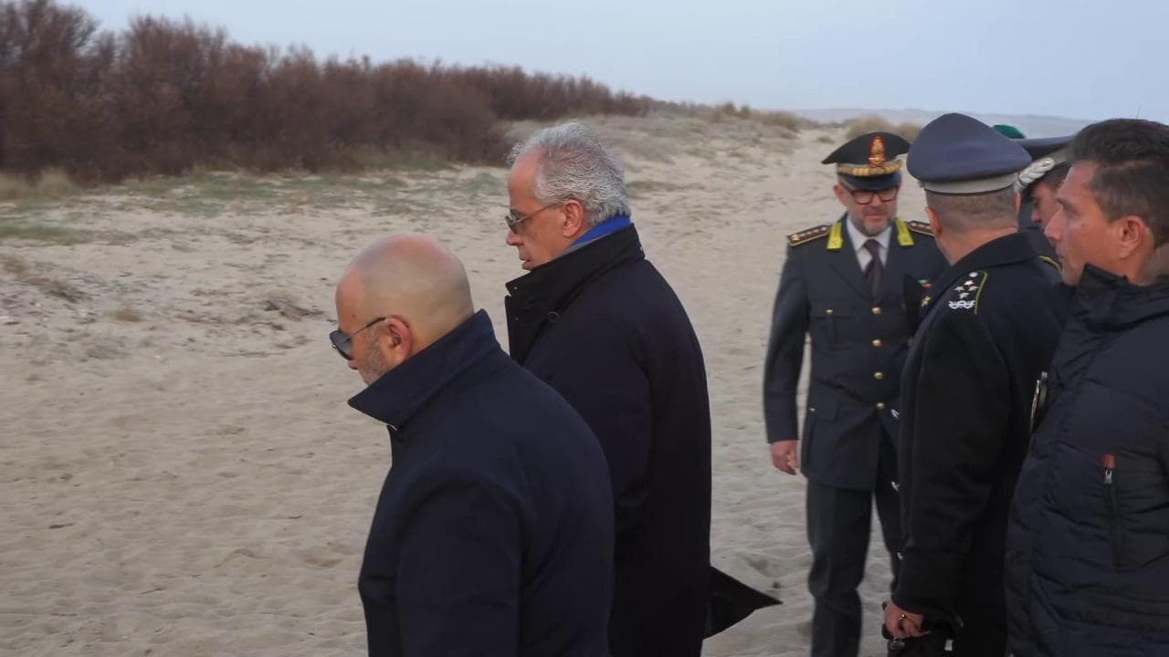 Naufragio migranti in Calabria: arriva il ministro Piantedosi