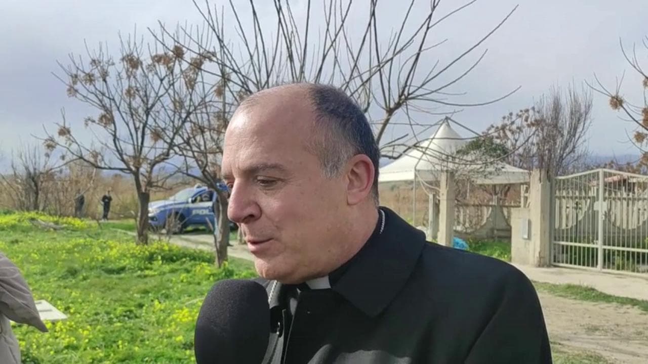 Naufragio nel Crotonese, il vescovo Panzetta: "Tragedia delle porte chiuse"