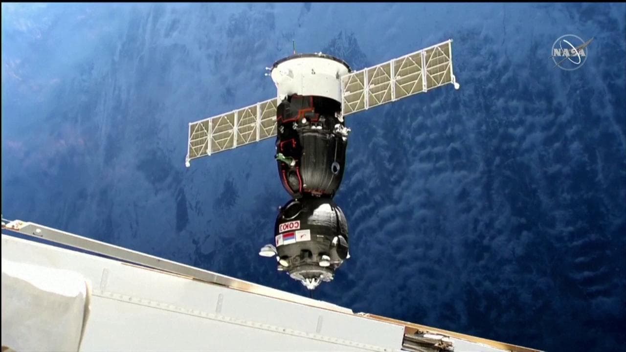 Spazio, navicella russa in missione per recuperare tre astronauti: uno di loro è americano