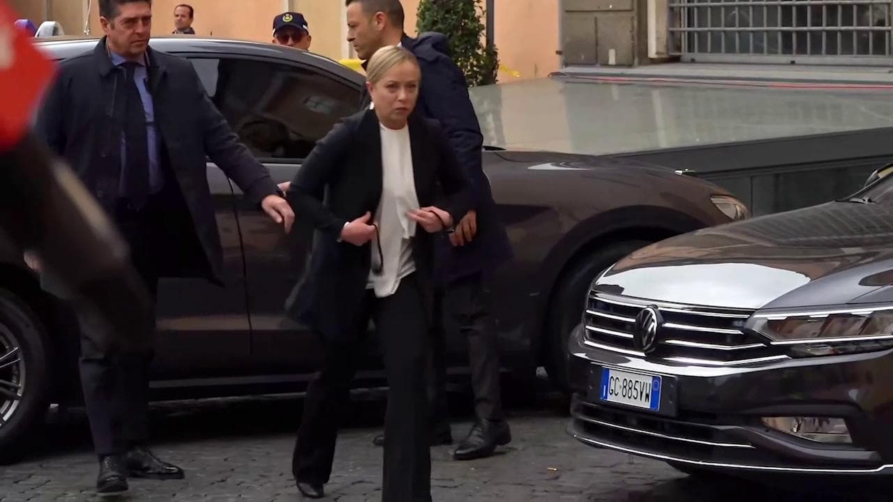 Costanzo, l'arrivo della premier Giorgia Meloni alla camera ardente in Campidoglio