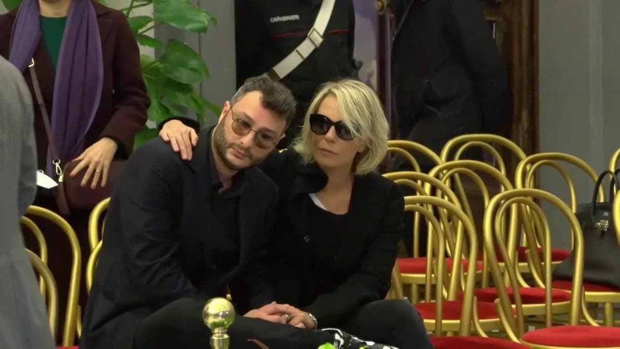 Maria De Filippi in Campidoglio con il figlio Gabriele: va via dopo mezz'ora