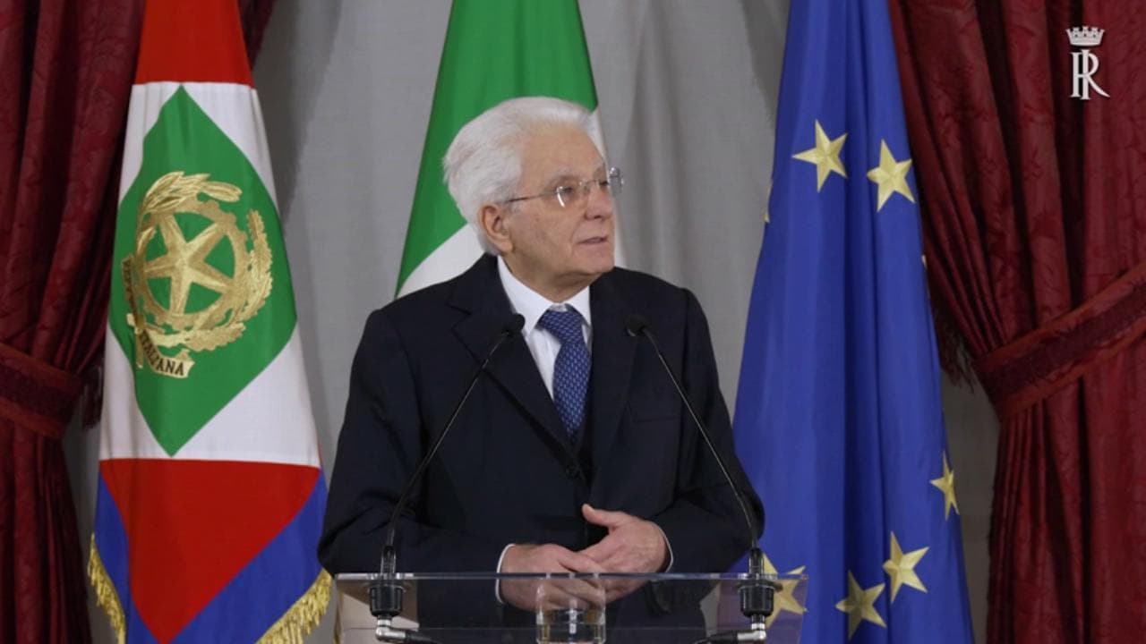 Aggressione Firenze, Mattarella: “La civiltà è una diga alla violenza”. E cita il caso del liceo Michelangiolo