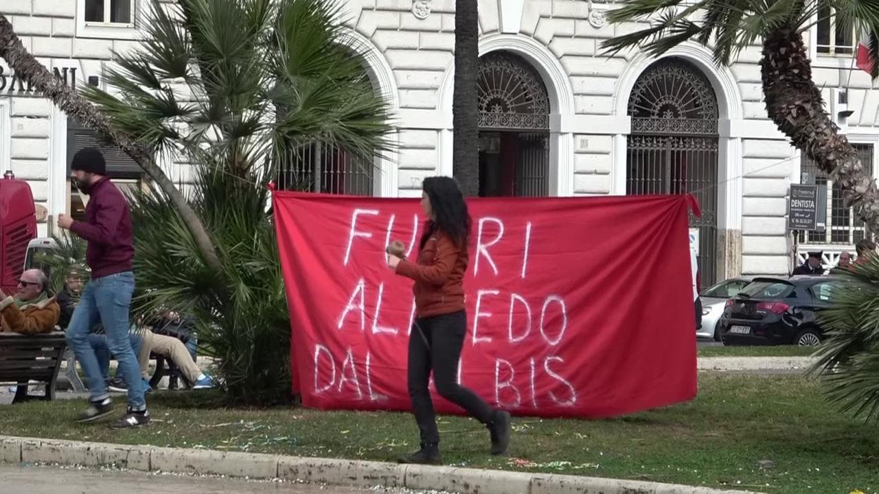 Cospito, presidio degli anarchici davanti alla Cassazione: "Nessuna trattativa con lo Stato"