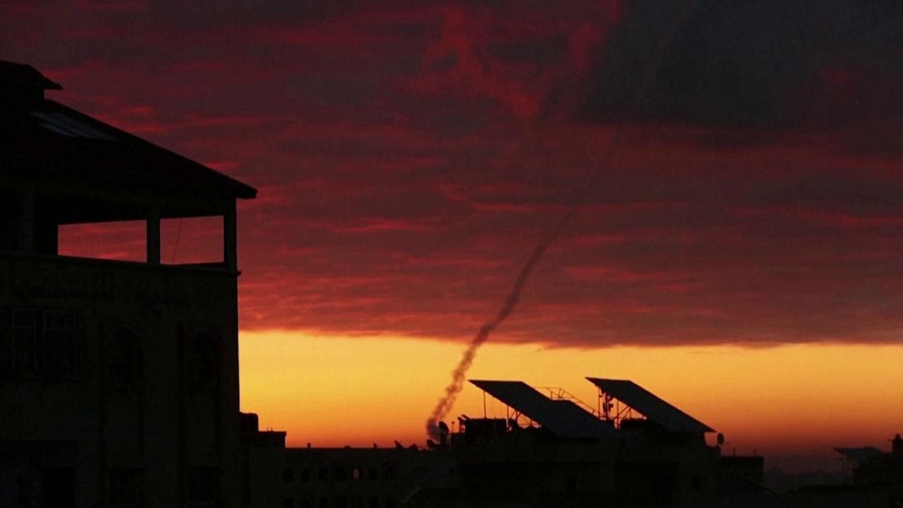 Raid aerei israeliani su Gaza dopo il lancio di razzi da parte palestinese