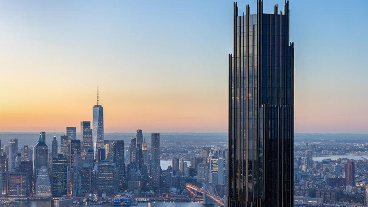 Pronta la "corona" del grattacielo gioiello Brooklyn Tower, dai suoi 327 metri Manhattan è uno show