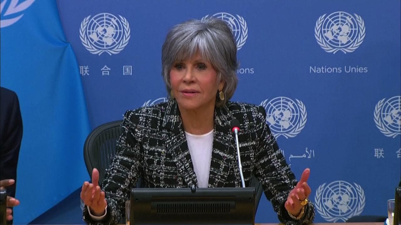 "Stiamo facendo i bisogni nella nostra cuccia", l'invettiva di Jane Fonda per la tutela degli oceani