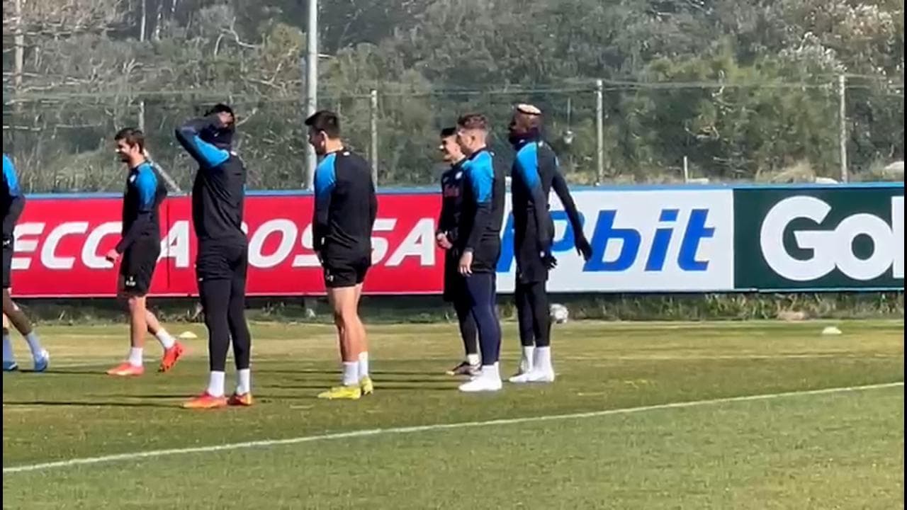 L'ultimo allenamento del Napoli prima della Champions: occhi puntati su Osimhen
