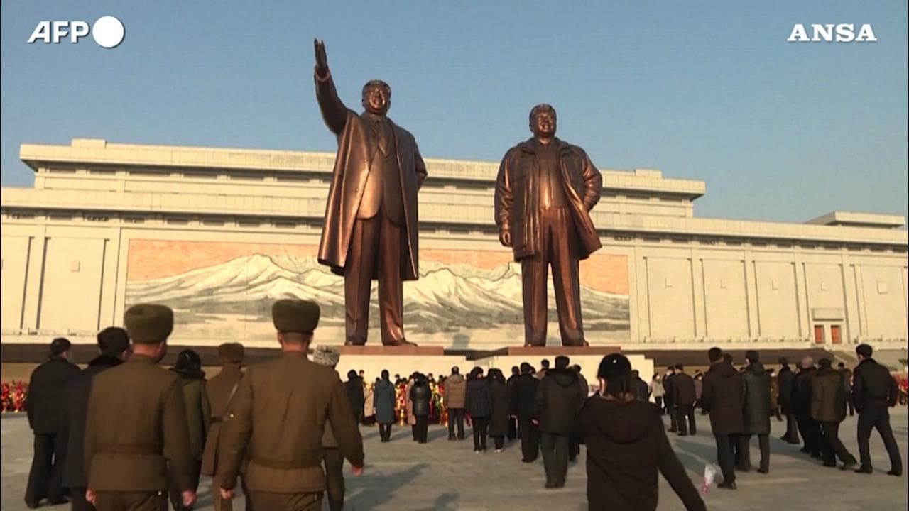 Corea del Nord, a Pyongyang si celebra l'anniversario della nascita di Kim Jong Il