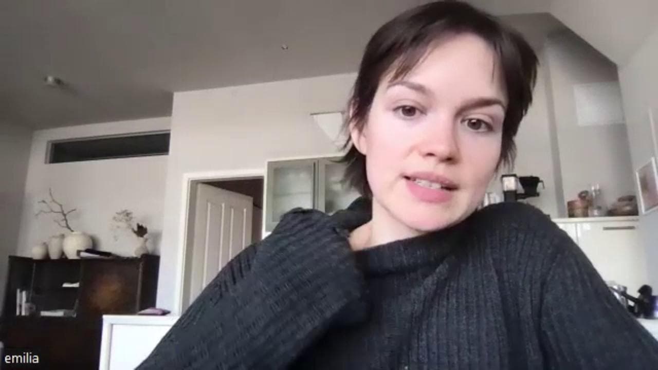 'Maria Antonietta', la serie con Emilia Schüle: "Non era la ragazza viziata che hanno raccontato"