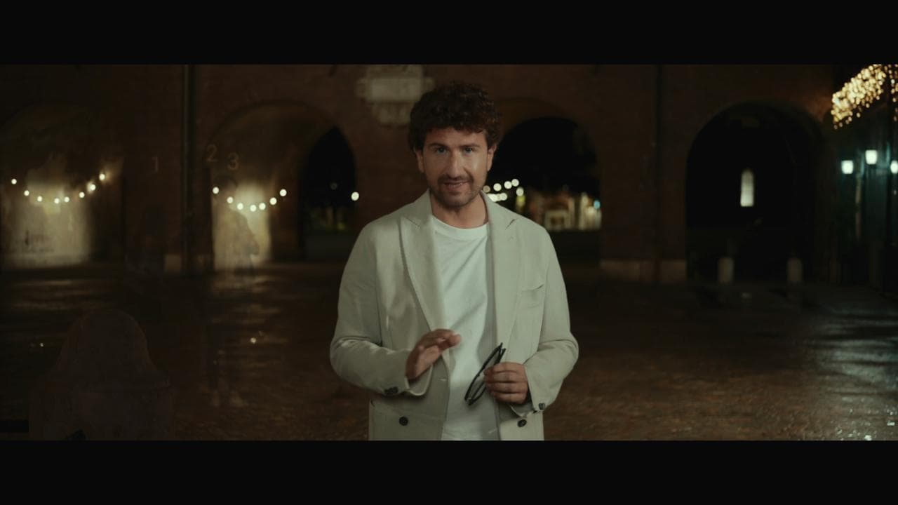 'Tramite amicizia', il ritorno al cinema di Alessandro Siani tra umorismo e impegno sociale