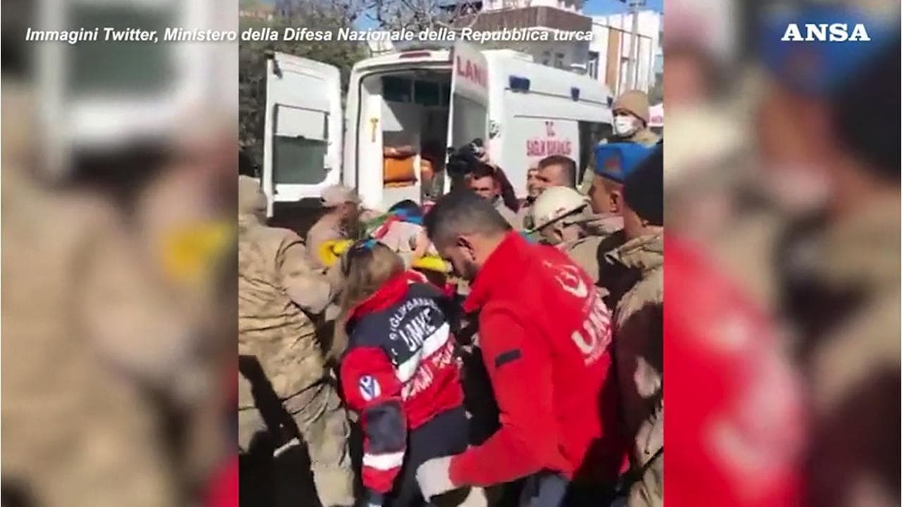 Terremoto in Turchia, bimbo di 6 anni salvato dopo 178 ore