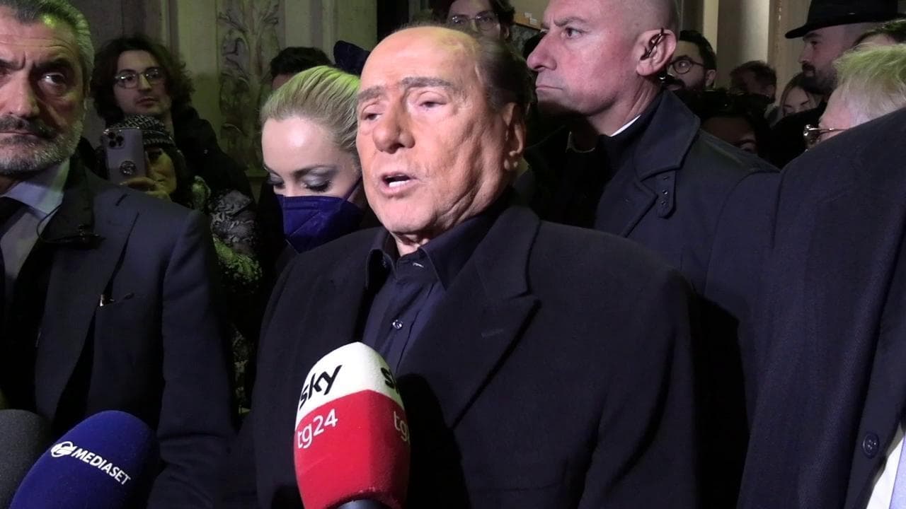 Ucraina, Berlusconi: "Da premier non sarei mai andato a cena con Zelensky. Non doveva attaccare il Donbass"