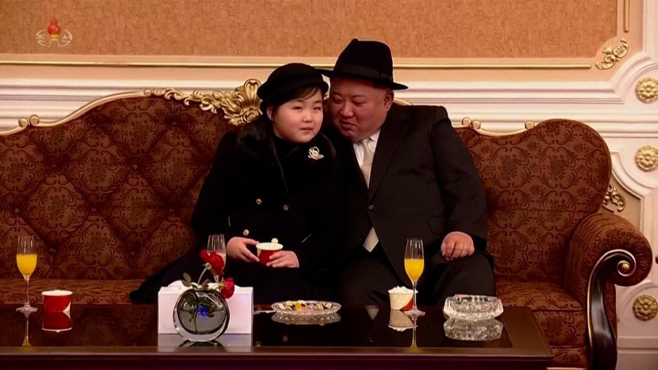 Nord Corea, Kim presenta la sua erede designata alla guida del paese: la figlia Ju Ae di nove anni