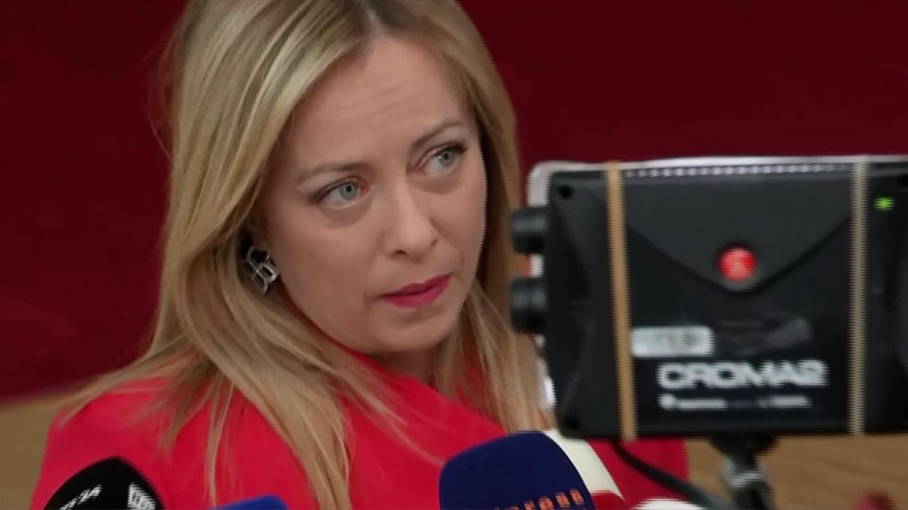 Consiglio UE, Meloni: "Inopportuno l'incontro di Macron con Zelensky prima del vertice"