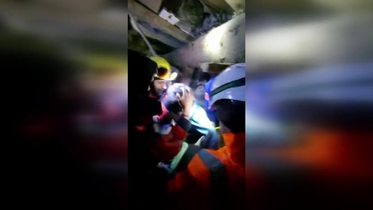 Turchia, bambino di 7 anni salvato dopo 70 ore chiede ai soccorritori una gomma da masticare
