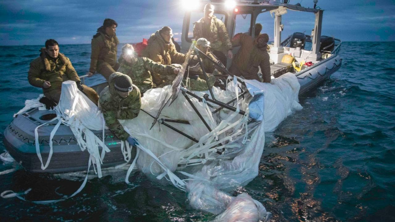 Il pallone spia cinese viene recuperato dalla Marina Usa: "In passato non erano stati rilevati"