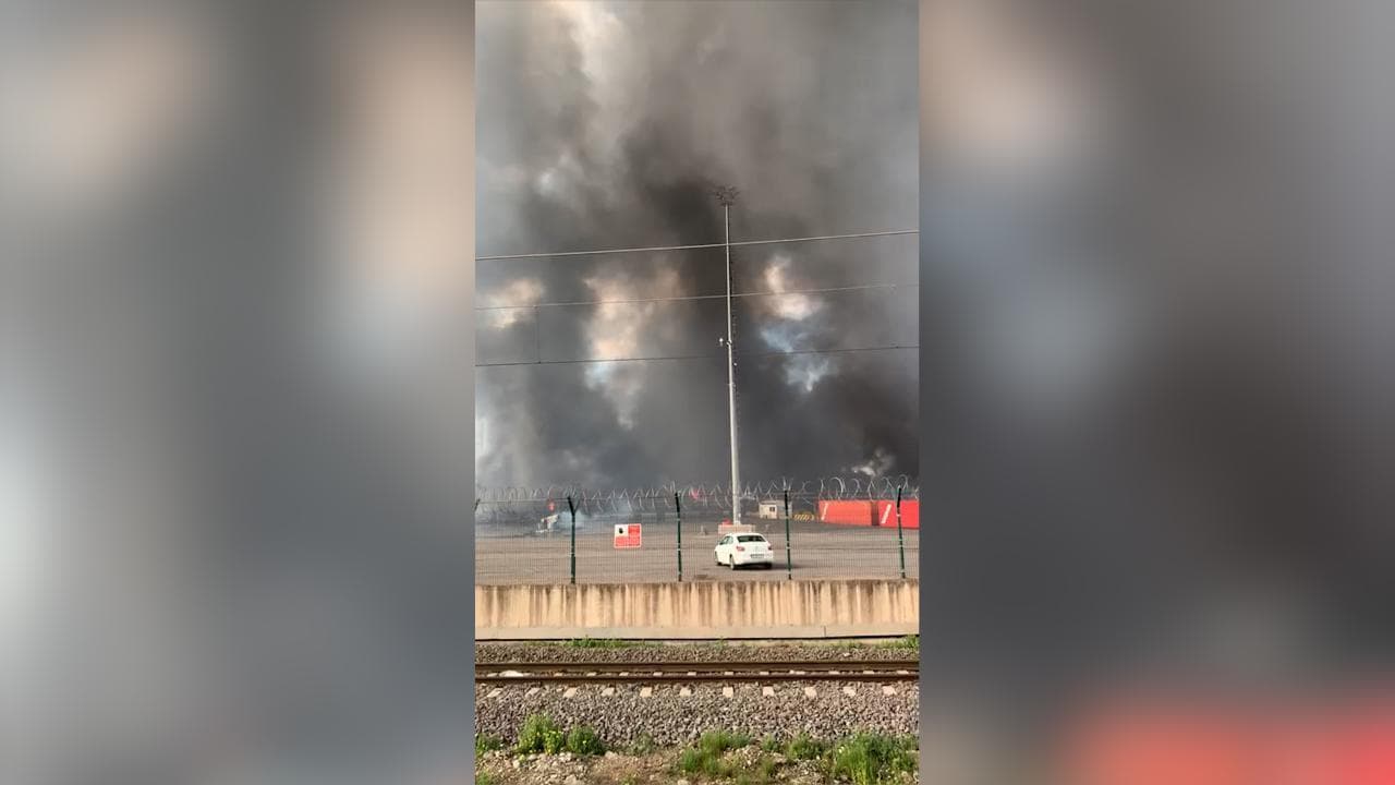 Brucia il porto di Iskenderun, uno dei principali scali container sulla costa meridionale dell'Anatolia