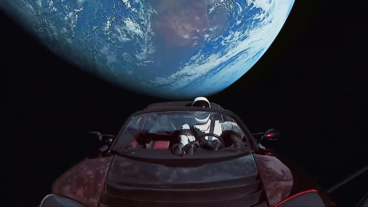 Elon Musk lanciò una Tesla nello spazio cinque anni fa con SpaceX, dov'è ora e che fine farà?
