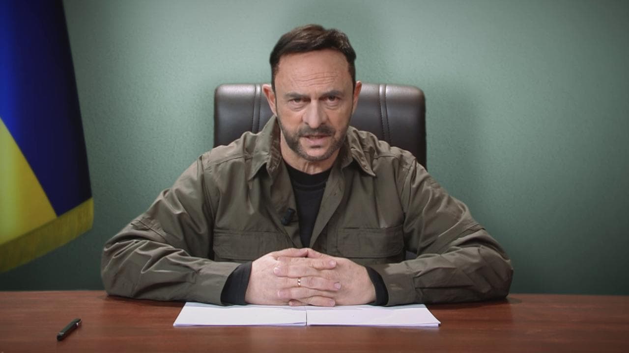 Crozza diventa Zelensky: "Ecco il video che non vedrete mai a Sanremo"
