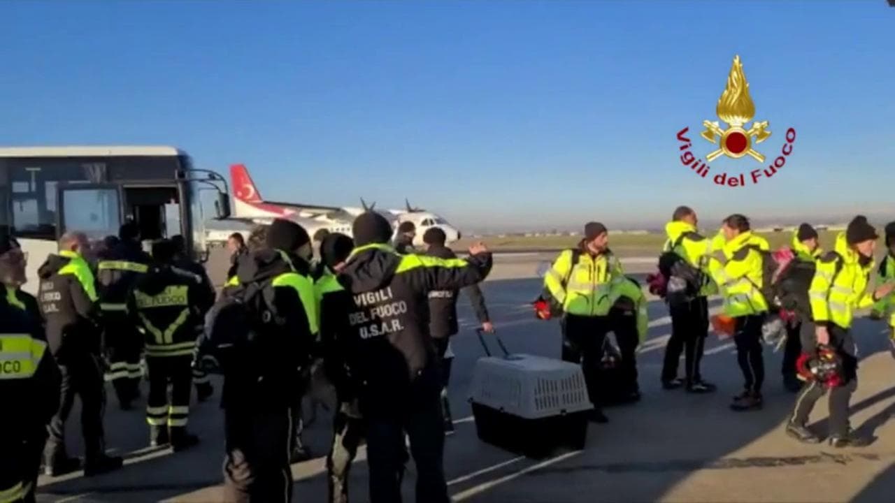 Terremoto in Turchia, l'arrivo dei vigili del fuoco italiani ad Adana