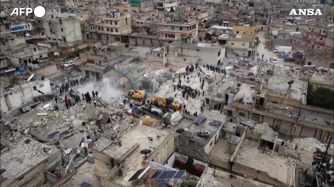 Terremoto in Siria, la distruzione nella provincia di Aleppo vista dall'alto