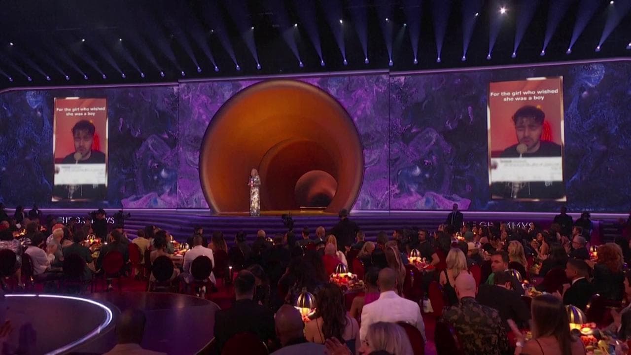 L'inno della protesta iraniana vince un Grammy, Jill Biden premia 'Baraye': "Ispira il cambiamento"