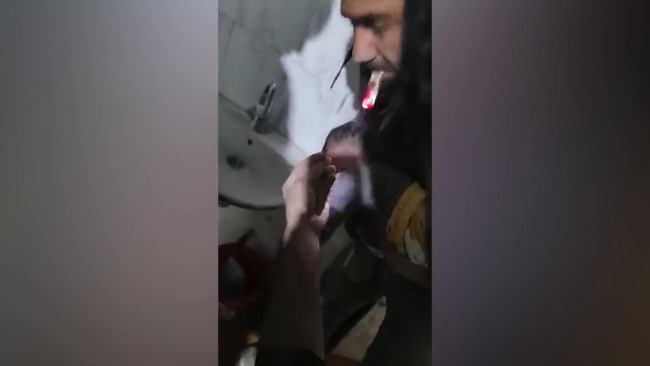 Terremoto in Turchia, colpita anche la Siria: l'attimo in cui un bimbo viene salvato dalle macerie