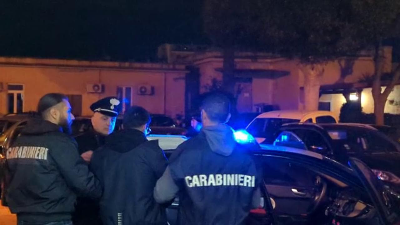 Il momento della cattura di Massimiliano Sestito killer della 'ndrangheta fuggito dai domiciliari