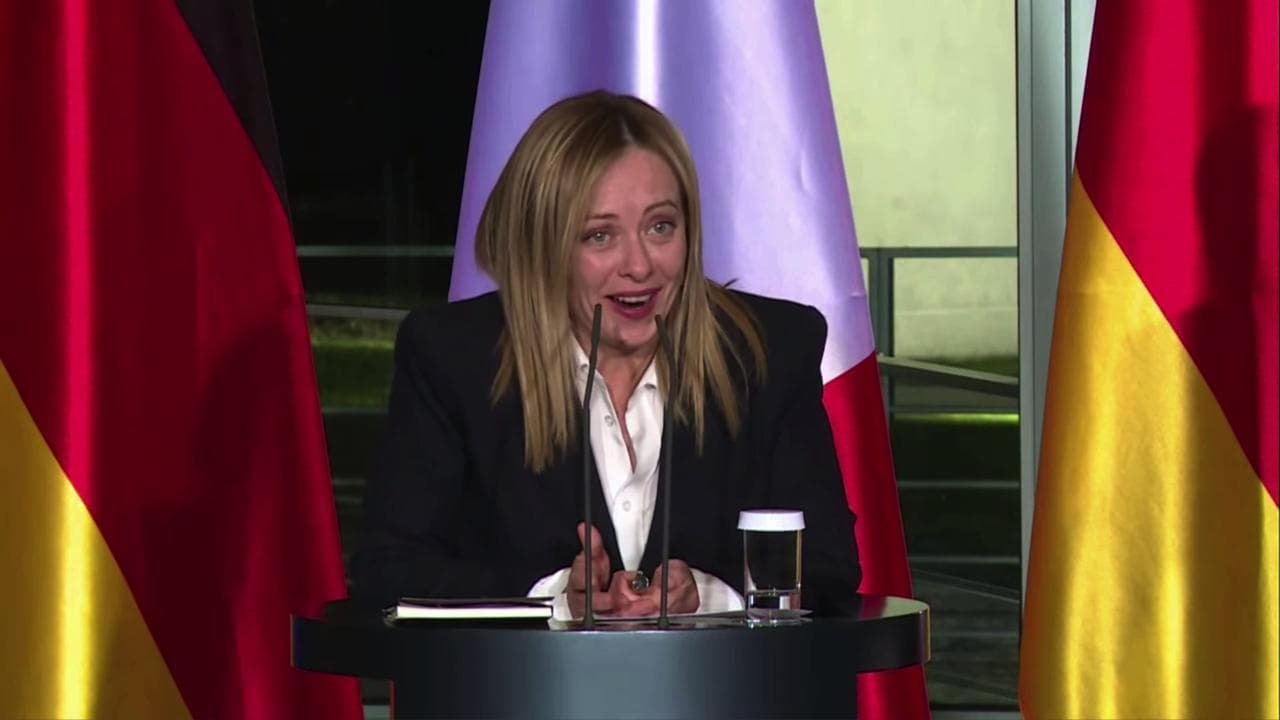 Berlino, Meloni risponde a un giornalista tedesco: "Io allergica alla Germania? Non ricordo di averlo detto"